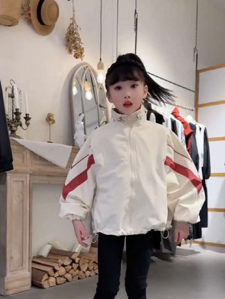 女童春秋新款撞色宽松运动休闲时髦外套#休闲风 #简约穿搭 #外套穿搭 #春秋穿搭 #休闲外套