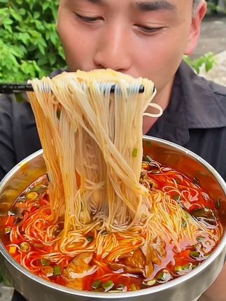 麻辣鲜香的#绵阳米粉 #妈呀太香了 绵阳人的喜欢吃#抖音美食推荐官 #嗦粉 #吃货