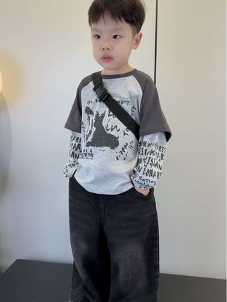 男孩子秋天怎么能没有一件超百搭的牛仔裤呢,这颜色版型都好潮啊!#儿童牛仔裤 #软牛仔面料 #百搭裤子 #秋季穿搭 #高品质童装