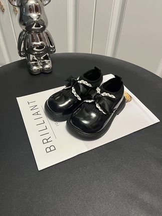 姐妹们,才花这个价格就给女儿薅到了一双洋气又百搭的真皮公主鞋,这价格真的太值了,上脚巨软巨舒适 ,女儿穿上简直喜欢的不得了 ,家有小公主的闭眼入#女童皮鞋 #女童皮鞋公主鞋 #强烈推荐#品质童鞋 #百搭又洋气