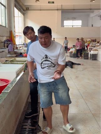 小子敢抢我鱼 #搞笑 #万万没想到 #意想不到的结局