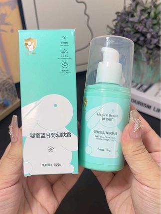 宝宝换季皮肤干燥,小脸更要好好呵护,神奇兔这款#蓝甘菊面霜 太适合秋冬了,植物萃取 温和滋润 不油腻好吸收,涂完小脸水嫩嫩的#母婴好物 #儿童面霜