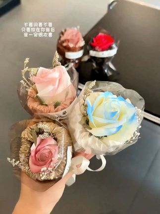 #仪式感不能少 #爱的礼物 #浪漫惊喜 不必问,放在你身后给你,那一定会很欢喜