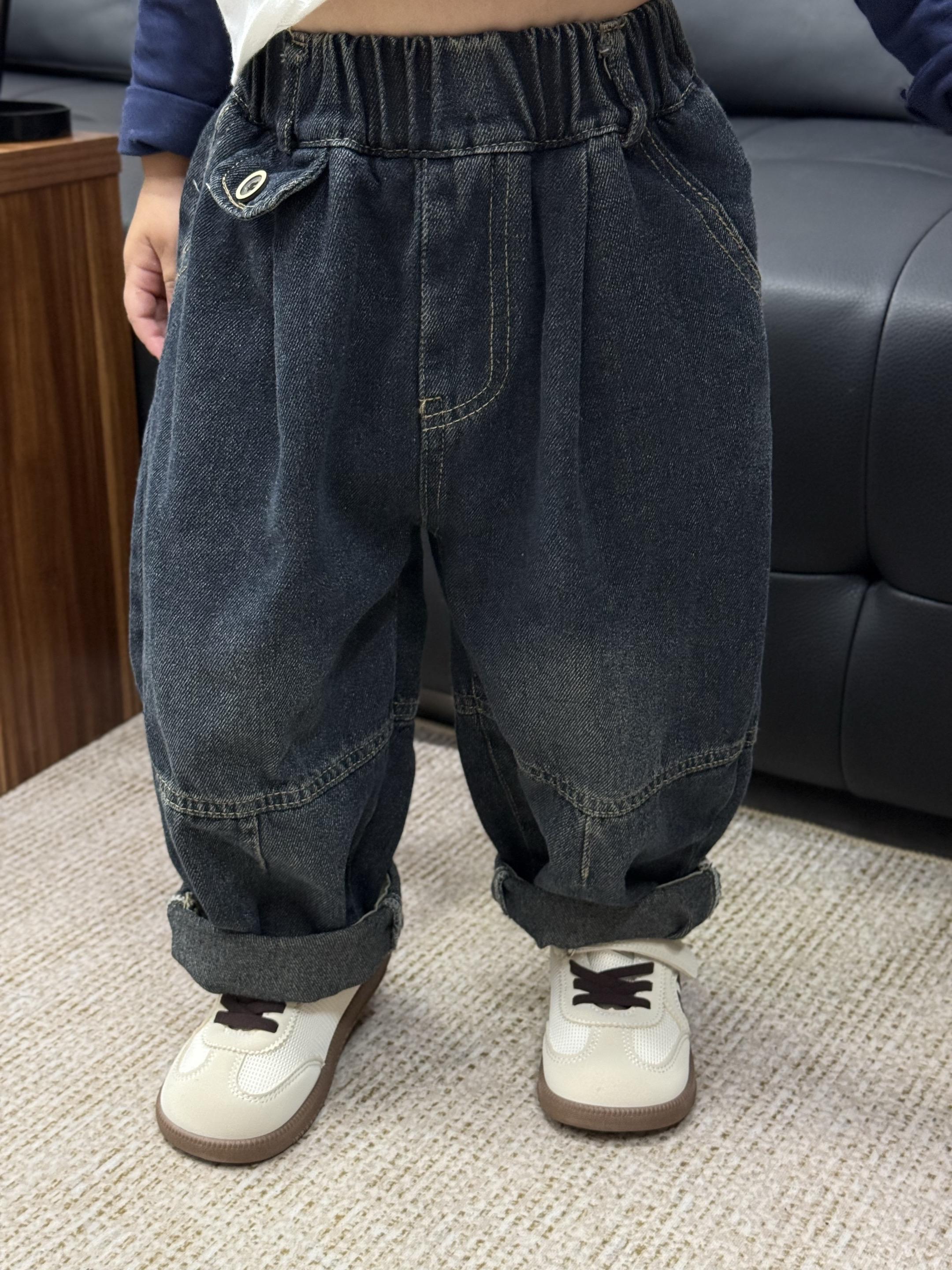 辛苦啊 怎么会不辛苦呢 带孩子这条颠簸的路 谁会走的轻轻松松 妈妈不是超人 也会累 也会疲惫 也需要地方躲雨 可是走着走着自己就成了自己的屋檐 孩子总有长大的一天 等你熬过那些难熬的日子 你就会明白孩子要自己带 苦要自己吃 风要自己避 伞要自己打 没有人会成为你的避风港 冷暖自知 真正帮助你的只有你自己#只有宝妈才懂吧 #我的男孩 #童裤 #牛仔裤 #高品质童装