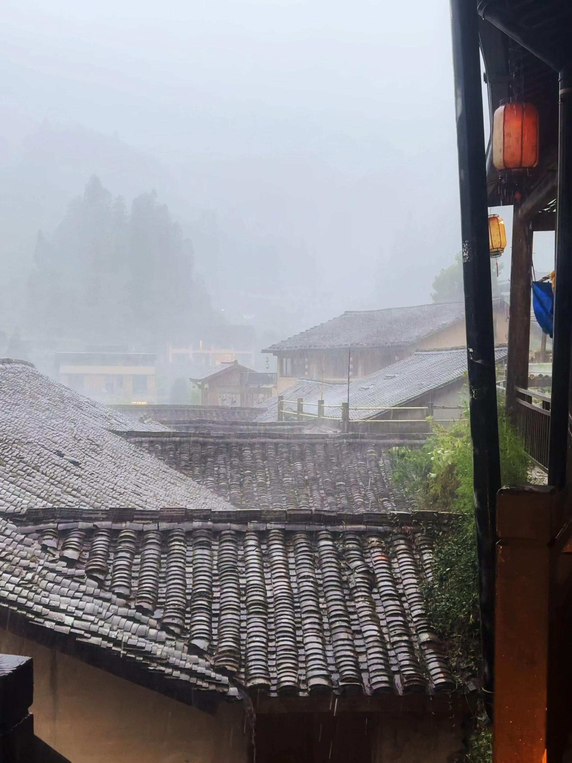 你撑把小纸伞 叹姻缘太婉转