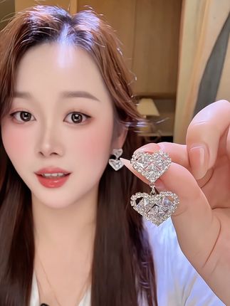 重工轻奢爱心耳钉#时尚饰品 #耳饰控 #小众首饰 #夏天首饰就要blingbling #耳环耳钉