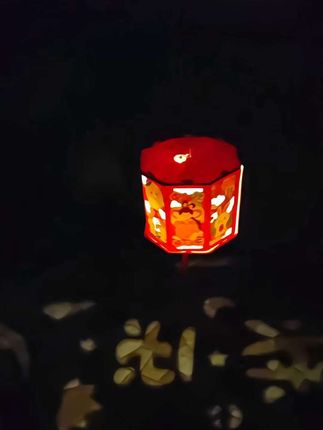 中秋投影灯笼 一年一中秋,一家一平安#中秋 #中秋团圆 #阖家欢乐