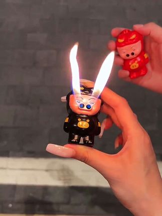 #新奇特创意 酷炫双火猪猪侠打火机来袭!#打火机 #网红打火机 #送男友的打火机推荐 #猪猪侠