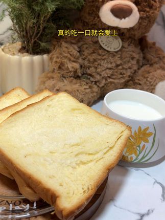 超爱这个厚乳吐司,真的吃一口就会爱上!超级松软,奶香味超级浓郁,来不及吃早饭的宝子一定要囤起来!#吐司 #七点谷力 #早餐 #太好吃了