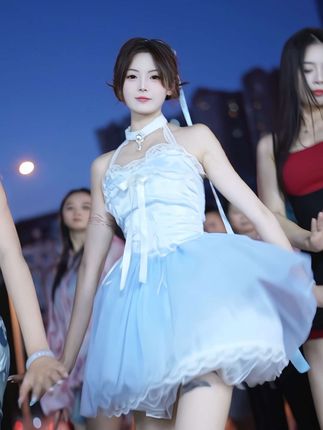 优先考虑那个优先考虑你的人#广场舞 #美女舞蹈 #随性摇摆 #梦想舞团航少团队 @DOU+上热门