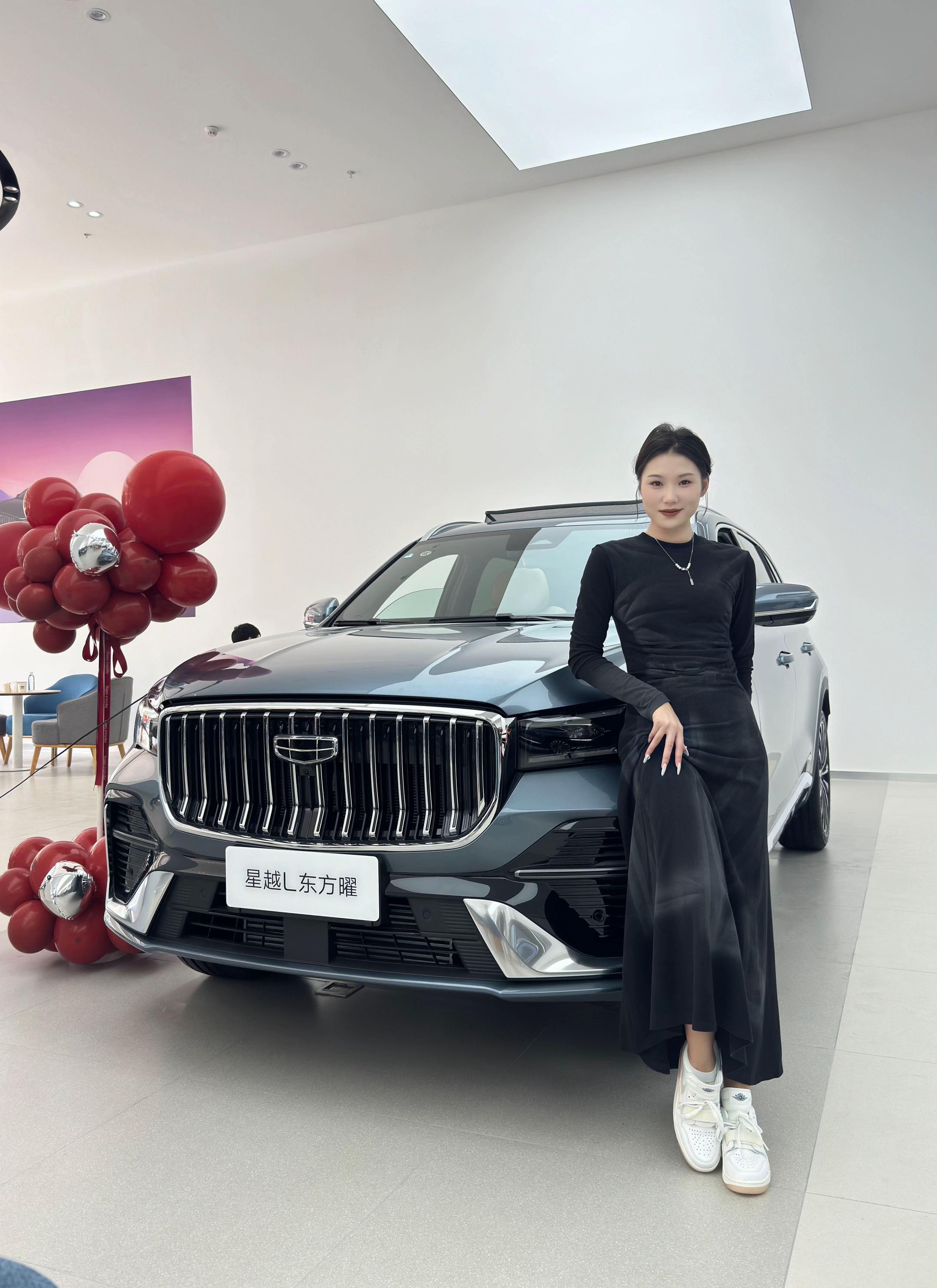 难道只有我爱上了26款星越L的腿托嘛,竟然可以延伸100毫米,真的超级舒服#曜启东方遇见中国星#26款星越L#汽车人共创计划