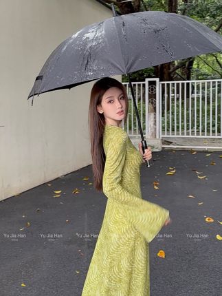 现货2025新款度假长袖连衣裙女秋印花早秋裙子收腰长裙#优雅气质 #精致穿搭 #减龄气质 #女人味穿搭 #高级穿搭