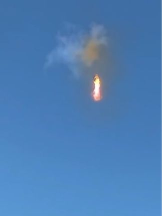 从前总有人认为SpaceX在异想天开,可当70米高的庞然大物稳稳落回海面时,那些轻视者才发现,它早已站到了让人望尘莫及的高度 #Spacex