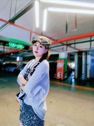 他开140迈来见你30迈送你回家看上的东西都 到手 提的要求没一个含糊的我是说你该喜欢这 样的人爱你的人生怕给你的不够多不爱你的人 只会嫌你要求多有人喜欢你是因为你带给他快 乐而有人喜欢你是因为你就是他的快乐 有人 喜欢你 是因为你好看而有人喜欢你 想把肩膀 和爱都给你一个人有多好不重要对你好才重 要.#酷酷的小姐姐 #助手抖音 #夏天穿搭