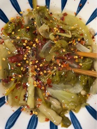 下班回到家,晚上这样一碗苗家白酸汤菜泡饭,又结束了美好的一天。#开胃菜 #美食 #强烈推荐 #太好吃了 #家乡特色