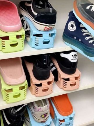 #创作灵感 这个#鞋托架 也太好用了,双层收纳,角度可自由调节,家里的鞋子都能收纳,节省空间。#超便宜超划算