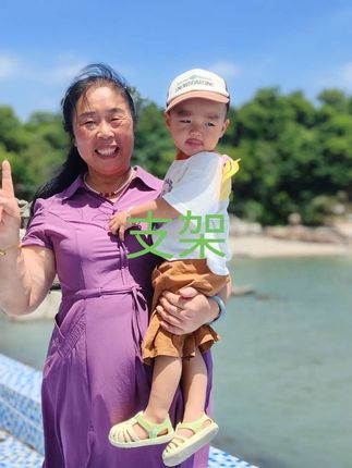 大家中午好,大家吃中饭了吗?我和我家小宝贝回我女儿家吃中饭了!走#地下停车场回女儿家虽然凉快,但是不安全,啊,大家在地下室开车或者走路都要注意安全哈,开车都要开慢一点,不要那么快,尤其注意小朋友们的出行。祝大家出入平安。家家户户都平平安安健健康康度过每一天!马上国庆节了祝大家国庆节快乐!🌹🔥💪🙏