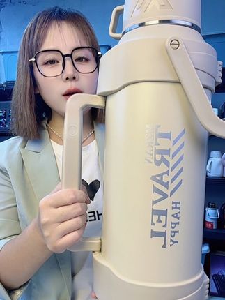 加大容量的可以装下,实际水的保温壶316不锈钢材质喝水没有异味,密封性很好滴水不漏#保温壶#保温壶大容量#保温壶好物推荐 #大容量保温壶#户外保温壶