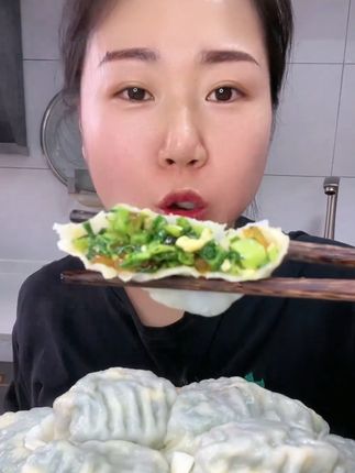一口一个大饺子,太满足了#吃饺子 #妈呀太香了#一口下去超满足#嘎嘎好吃