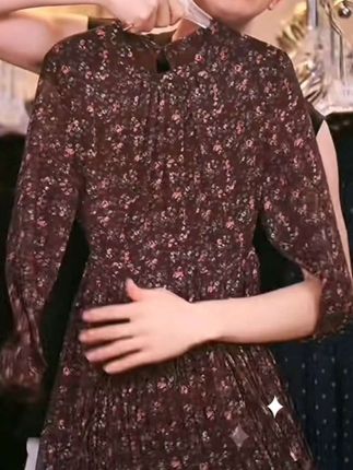 #优雅气质 #高级感穿搭 #新款连衣裙 #谁穿谁漂亮 #显瘦显高