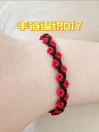 五福梅花手链编织教程|戴手上寓意喜上眉梢好运加满 梅花手链编织教程
带娃、上班、做家务…
只有编绳子这几分钟
完全属于我自己。
宝妈们,你们的解压方式是什么?#手工编织 #梅花手链 #编绳教程 #手作治愈 #二创激励计划