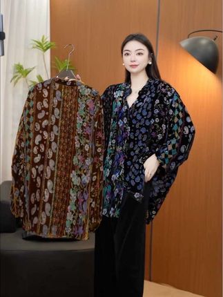 #洋气穿搭 #时尚漂亮女装 #宽松有范 #大码搭配 【大蜜】7139#秋季时尚水滴领灯笼袖彩绒多花纹拼色宽松显瘦女外搭