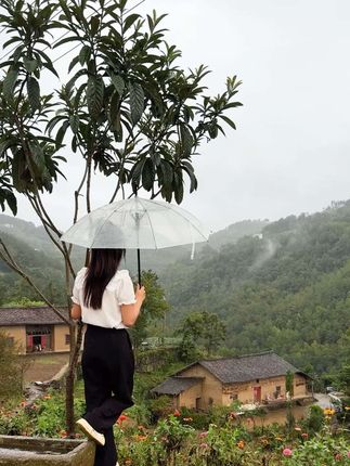 你不快乐的原因,是因为你没有好好爱自己。你常常为别人消耗自己,你总是因为一件小事胡思乱想一整天,你不够自私,什么都替别人着想,惯坏了别人,却委屈了自己。不要总是纠结已经发生的事,没必要为无法改变的事而浪费一整天的快乐。记住,任何关系,合得来就合,合不来就散…#农村 #我的农村生活