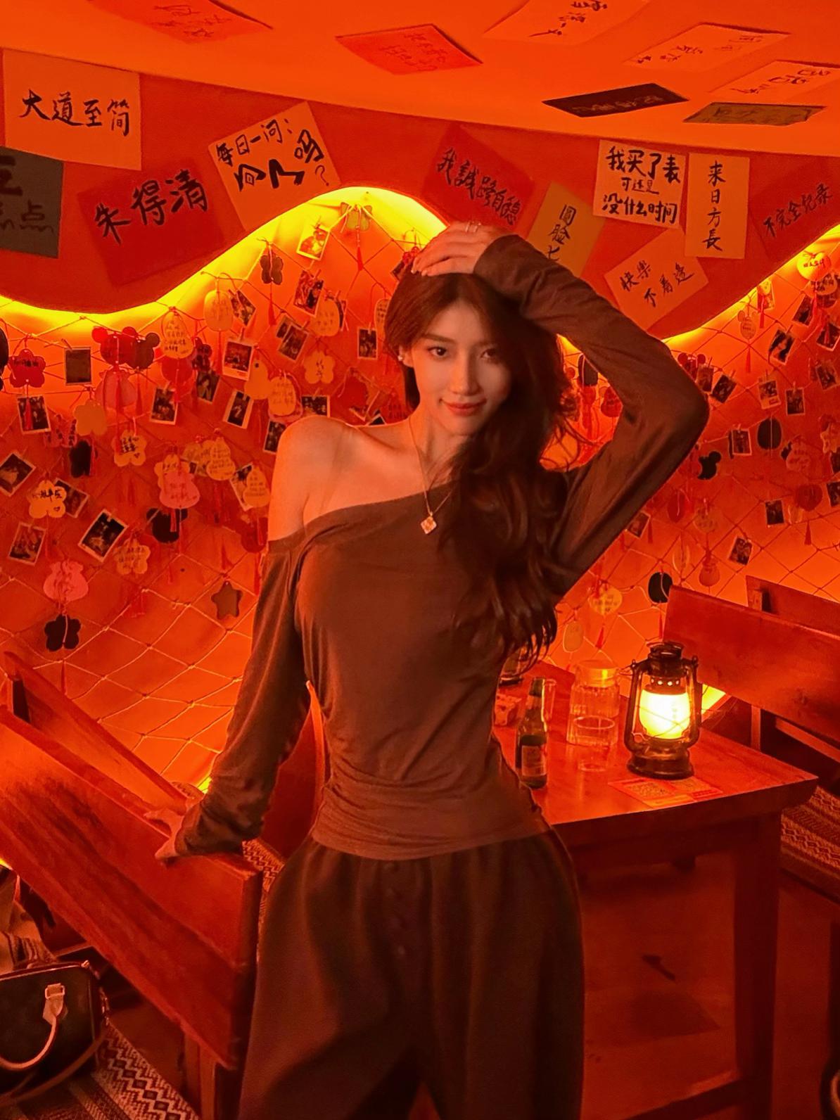 半夜总醒睡不长 喝点总比吃药强 #御姐#微醺