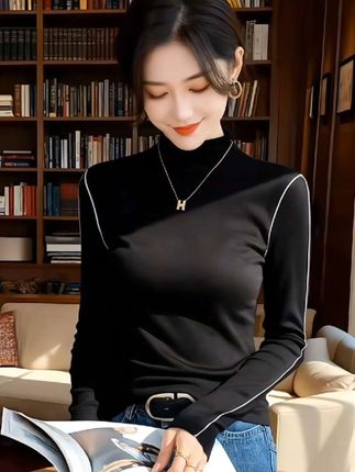 原来显瘦打底衫长这样!半高领+撞色边,洋气感拉满#2025秋冬打底衫新款#琥珀流光撞色风 #黑色撞色立领上衣