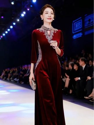 【高贵旗袍裙年轻喜婆婆长款丝绒中长袖国风婚礼奢华婚庆礼服裙】#穿搭 #高级感穿搭 #婚礼妈妈礼服 #旗袍 #礼服裙