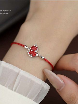 手链赛道文案素材 - 戴上它秒变焦点!红绳手链搭配精致双心设计,时尚感满满日常佩戴超吸睛,气质直接up#手链 #红绳手链 #红绳 #礼物 #美出高级感 - 无瑕饰品作品