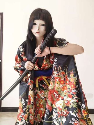 妆容参考的是日本市松娃娃,有点伪人。#白涂 #和服 #刀花 #v系