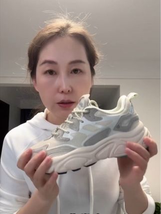 国货的特点是价格便宜品质好!防滑耐磨防臭!#百搭鞋子 #好鞋推荐 #宝藏鞋子