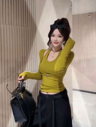 早秋新品时尚设计感韩系百搭显瘦挂脖假两件上衣女#优雅气质 #高端大气 #美出高级感 #高级穿搭 #气质范