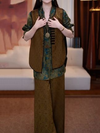 新中式高级轻奢气质套装 2025秋新时尚百搭盘扣马甲+印花衬衫+长裤#气质女神范儿 #轻奢女装 #晒晒我的秋日穿搭#这个秋天被琥珀系治愈了