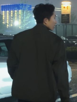 立体剪裁变得更多了!上身不会有夸张的头肩比 回复 @俺是🐻二的评论 变得更加修身!很含蓄#gtal #外套 #秋季穿搭 #男生外套