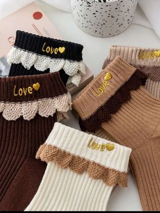 #上脚舒适 #潮袜推荐 #时髦穿搭 #袜子🧦 #(1+4)花边袜子女可爱翻边刺绣中筒袜ins秋冬长筒黑色袜子女孩