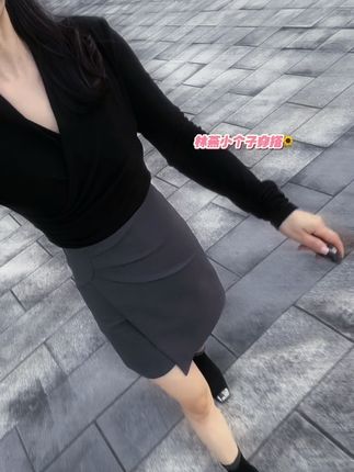 我可以穿高跟鞋,也可以穿平底鞋,我可以喝奶茶,也可以喝烈酒,我可以很强势,也可以很温柔,我可以女汉子,也可以小女人,凡事没有绝对,我的性感源于我是谁,我的态度取决于你是谁!#穿搭#高级感穿搭 #气质穿搭 #早秋穿搭 #ootd穿搭