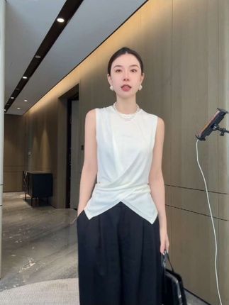 时髦收腰醋酸针织衫,交叉藏肉设计时髦又修身#高级感穿搭 #显瘦穿搭 #气质穿搭 #洋气减龄 #时髦精