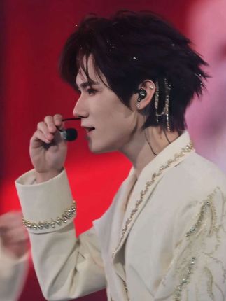 谁懂这段百忧戒的爆发力#舞台 #张真源#时代少年团#直拍#vocal