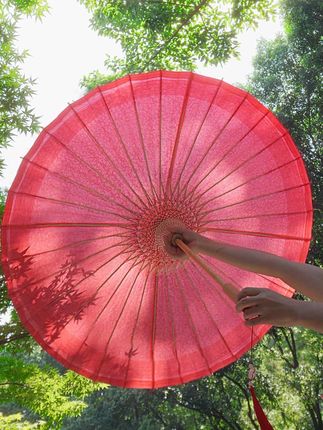 依旧是喜庆的红色油纸伞|接亲伞#油纸伞 #结婚伞 #新娘伞 #非遗文化 #中式婚礼