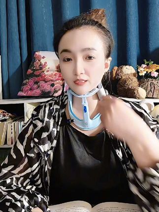 孩子总是脖子前倾低头趴桌的,试试每天坚持戴这个脖子抬高器,逐渐形成写作业抬头挺胸的好习惯#预防近视 #学习用品 #脖子抬高器 #坐姿矫正器