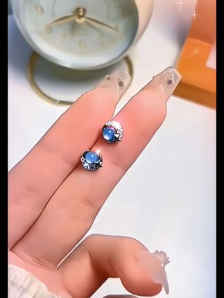 #足银耳饰 超喜欢这款星月耳钉,它是S999纯银猫眼小众高级耳环,网红同款,轻奢时尚百搭#耳饰搭配 #时尚饰品 #仙女饰品 @巨量千川 @DOU+小助手