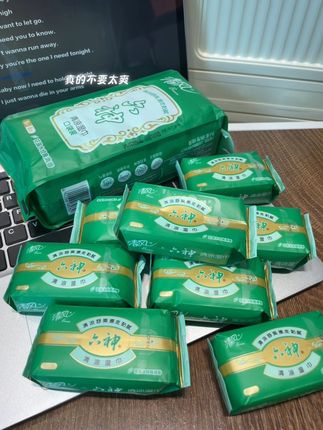 清风跟六神联名的清凉湿巾简直不要太方便,出门带两包擦完不仅清爽还能防蚊虫#湿巾 #六神 #夏季必备 #好东西一起分享
