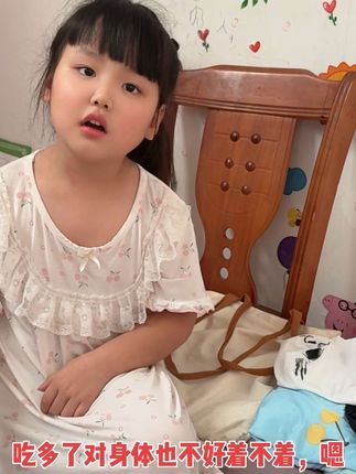 那嘴就会吃,还会犟嘴,唉😮💨😮💨#小吃货 #胖嘟嘟小可爱