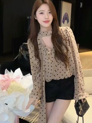 灰色复古波点V领长袖女秋季新款洋气百搭显瘦#宽松有范#今日分享#休闲穿搭 #早秋分享#搭配早秋