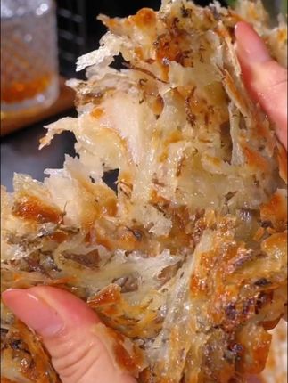 在家五分钟就能搞定的#梅干菜锅盔可煎可烤,煎出来咸香酥脆,好吃还方便#早餐饼#锅盔#早餐吃什么#梅干菜饼