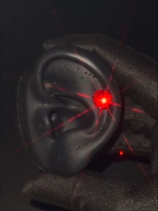 红色🌹太媚了 #耳骨钉 #耳钉 #华子耳钉