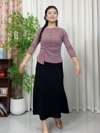 #女人味穿搭 #洋气减龄 #遮肉显瘦穿搭 #梨形身材穿搭半身裙#早秋穿搭公式来了