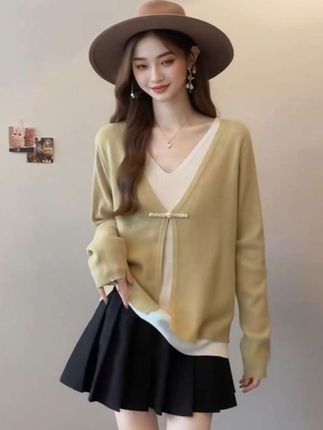 大码女装正肩假两件V领长袖打底衫秋季胖妹妹宽松显瘦温柔风上衣